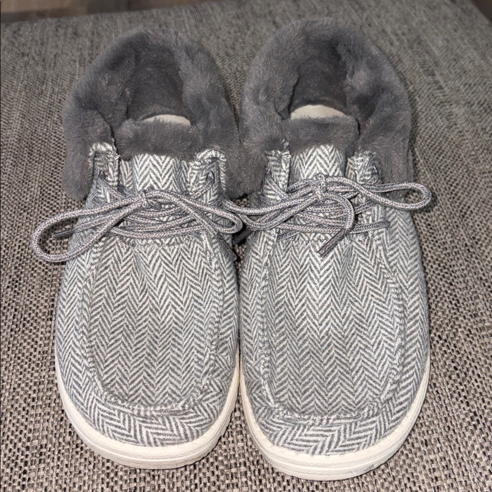 Hey Dude Women's Britt ankle boots in a grey herringbone pattern size 9 like new